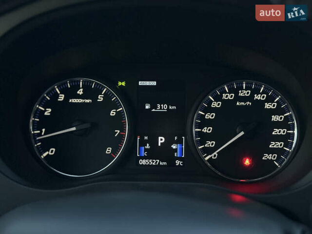 Красный Мицубиси Аутлендер, объемом двигателя 2 л и пробегом 85 тыс. км за 18900 $, фото 76 на Automoto.ua