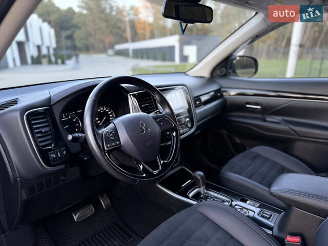 Красный Мицубиси Аутлендер, объемом двигателя 2 л и пробегом 85 тыс. км за 18900 $, фото 30 на Automoto.ua