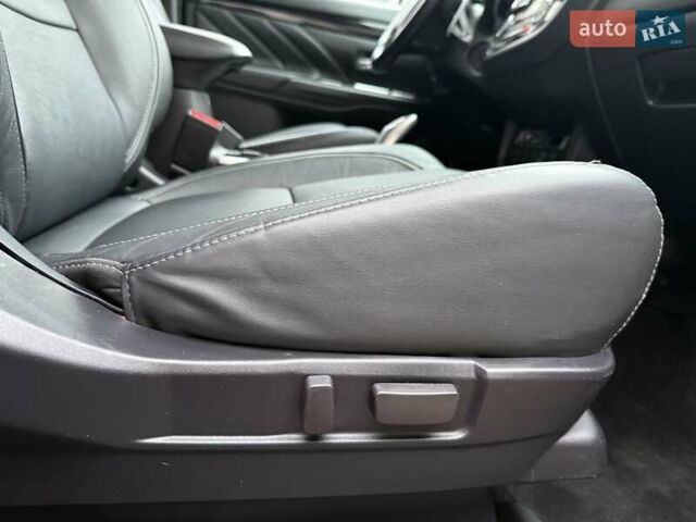 Красный Мицубиси Аутлендер, объемом двигателя 2 л и пробегом 176 тыс. км за 18900 $, фото 18 на Automoto.ua