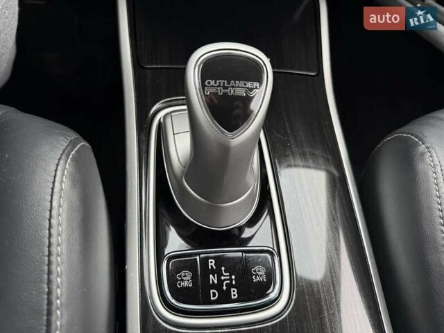 Красный Мицубиси Аутлендер, объемом двигателя 2 л и пробегом 176 тыс. км за 18900 $, фото 19 на Automoto.ua