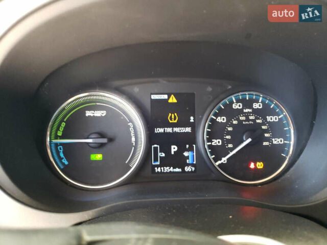 Красный Мицубиси Аутлендер, объемом двигателя 2 л и пробегом 226 тыс. км за 12500 $, фото 8 на Automoto.ua
