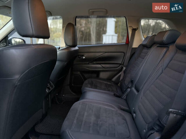 Красный Мицубиси Аутлендер, объемом двигателя 2 л и пробегом 85 тыс. км за 18900 $, фото 53 на Automoto.ua