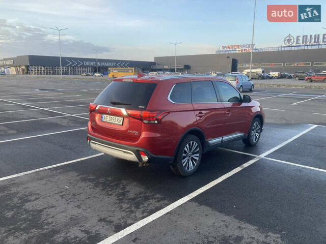 Міцубісі Аутлендер 2018 у Дніпро (Дніпропетровську) на Automoto.ua Червоний Міцубісі Аутлендер, об'ємом двигуна 2.36 л та пробігом 68 тис. км за 18500 $, фото 6 на Automoto.ua