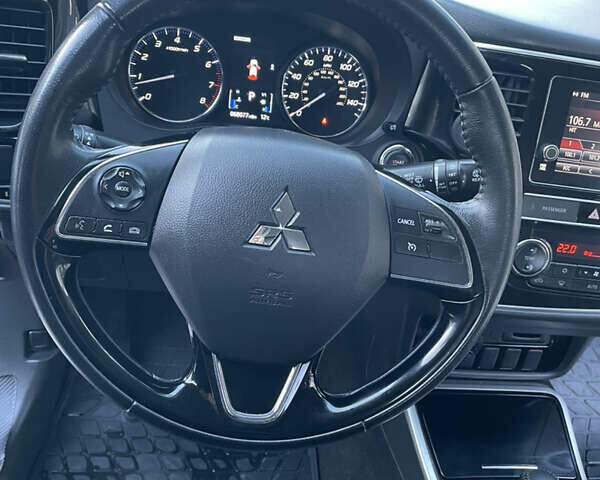 Красный Мицубиси Аутлендер, объемом двигателя 2.36 л и пробегом 100 тыс. км за 16500 $, фото 11 на Automoto.ua