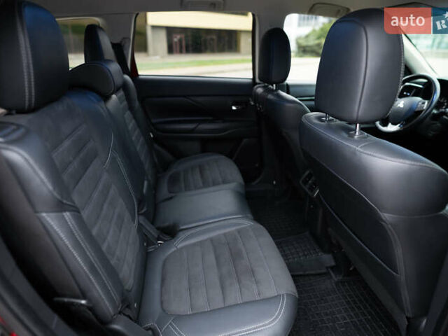 Красный Мицубиси Аутлендер, объемом двигателя 2.36 л и пробегом 145 тыс. км за 17000 $, фото 6 на Automoto.ua