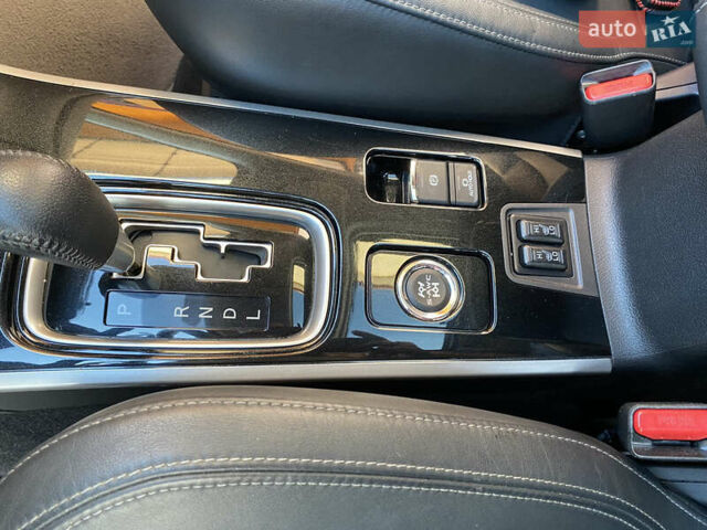 Красный Мицубиси Аутлендер, объемом двигателя 3 л и пробегом 106 тыс. км за 20700 $, фото 37 на Automoto.ua