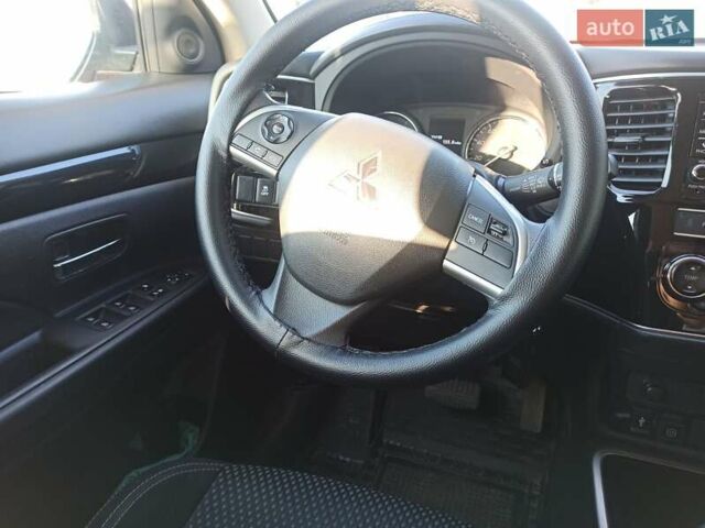 Червоний Міцубісі Аутлендер, об'ємом двигуна 2.36 л та пробігом 31 тис. км за 19200 $, фото 14 на Automoto.ua