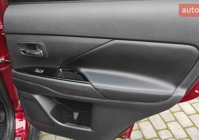 Червоний Міцубісі Аутлендер, об'ємом двигуна 3 л та пробігом 127 тис. км за 28500 $, фото 13 на Automoto.ua