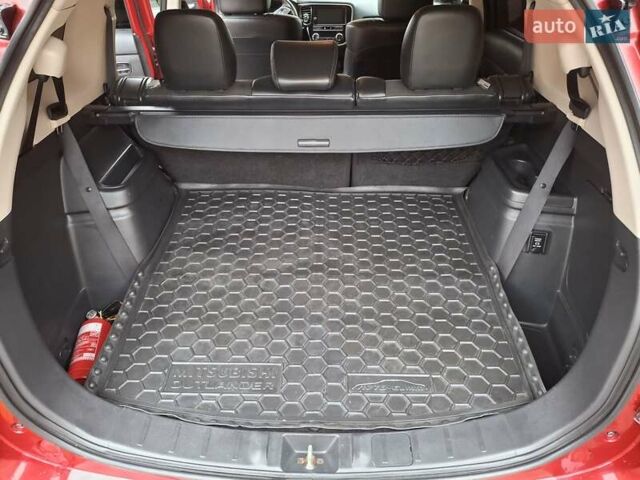 Красный Мицубиси Аутлендер, объемом двигателя 2.36 л и пробегом 110 тыс. км за 19000 $, фото 26 на Automoto.ua