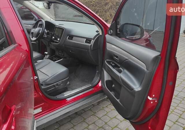 Червоний Міцубісі Аутлендер, об'ємом двигуна 3 л та пробігом 127 тис. км за 28500 $, фото 10 на Automoto.ua