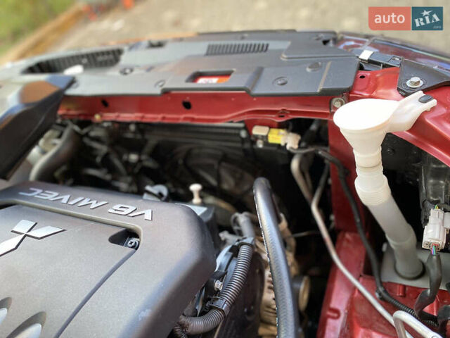 Красный Мицубиси Аутлендер, объемом двигателя 3 л и пробегом 106 тыс. км за 20700 $, фото 24 на Automoto.ua