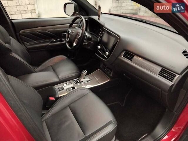 Красный Мицубиси Аутлендер, объемом двигателя 2 л и пробегом 53 тыс. км за 22800 $, фото 3 на Automoto.ua