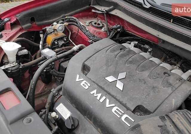 Червоний Міцубісі Аутлендер, об'ємом двигуна 3 л та пробігом 127 тис. км за 28500 $, фото 19 на Automoto.ua