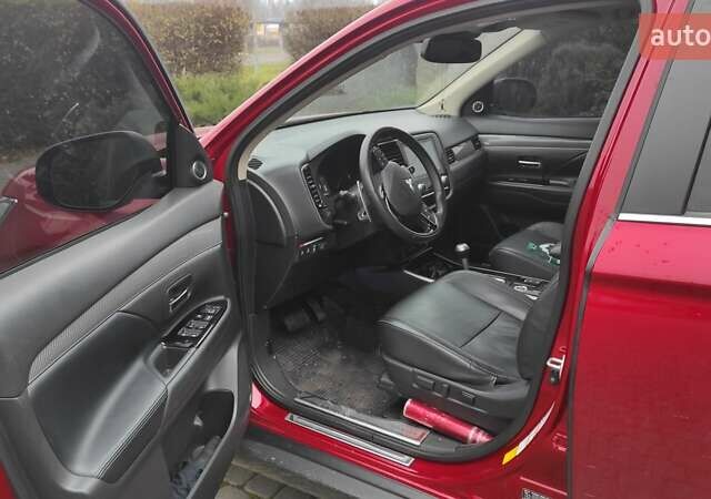 Червоний Міцубісі Аутлендер, об'ємом двигуна 3 л та пробігом 127 тис. км за 28500 $, фото 7 на Automoto.ua