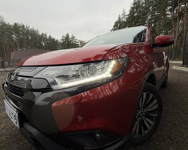 Красный Мицубиси Аутлендер, объемом двигателя 2.4 л и пробегом 197 тыс. км за 18700 $, фото 2 на Automoto.ua