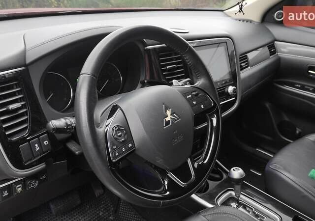 Червоний Міцубісі Аутлендер, об'ємом двигуна 3 л та пробігом 127 тис. км за 28500 $, фото 8 на Automoto.ua