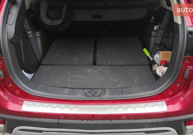 Червоний Міцубісі Аутлендер, об'ємом двигуна 3 л та пробігом 127 тис. км за 28500 $, фото 17 на Automoto.ua