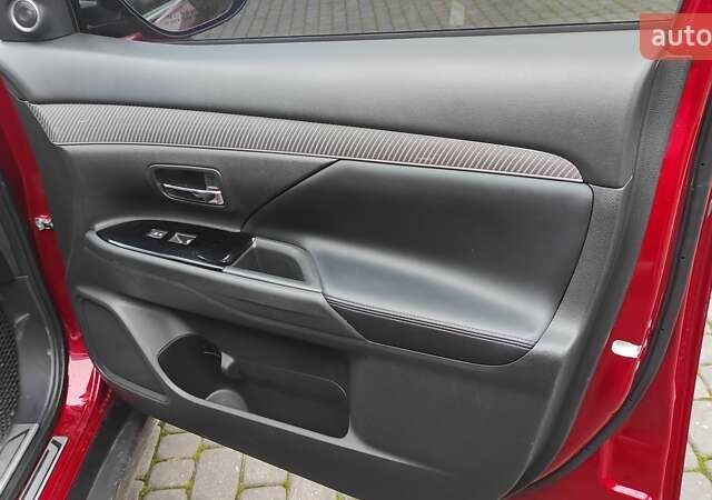 Червоний Міцубісі Аутлендер, об'ємом двигуна 3 л та пробігом 127 тис. км за 28500 $, фото 12 на Automoto.ua