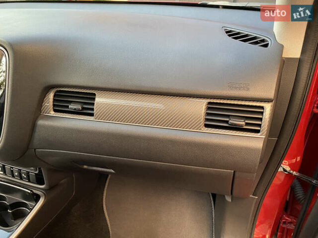 Красный Мицубиси Аутлендер, объемом двигателя 3 л и пробегом 106 тыс. км за 20700 $, фото 52 на Automoto.ua