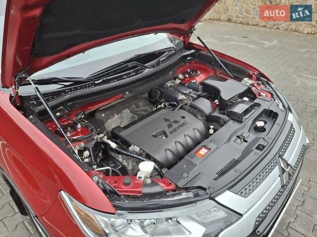 Красный Мицубиси Аутлендер, объемом двигателя 2.36 л и пробегом 110 тыс. км за 19000 $, фото 6 на Automoto.ua