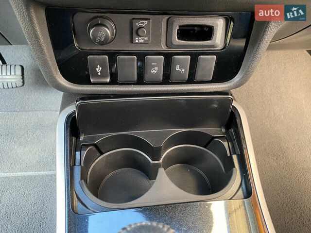 Красный Мицубиси Аутлендер, объемом двигателя 3 л и пробегом 106 тыс. км за 20700 $, фото 49 на Automoto.ua