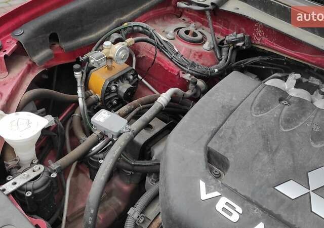 Червоний Міцубісі Аутлендер, об'ємом двигуна 3 л та пробігом 127 тис. км за 28500 $, фото 18 на Automoto.ua