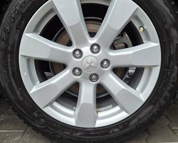 Красный Мицубиси Аутлендер, объемом двигателя 2.36 л и пробегом 110 тыс. км за 19000 $, фото 20 на Automoto.ua