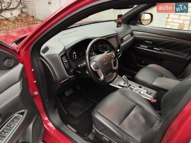 Красный Мицубиси Аутлендер, объемом двигателя 2 л и пробегом 53 тыс. км за 22800 $, фото 5 на Automoto.ua