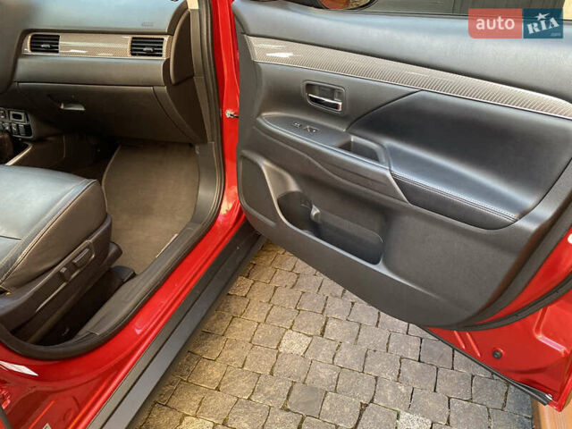 Красный Мицубиси Аутлендер, объемом двигателя 3 л и пробегом 106 тыс. км за 20700 $, фото 39 на Automoto.ua