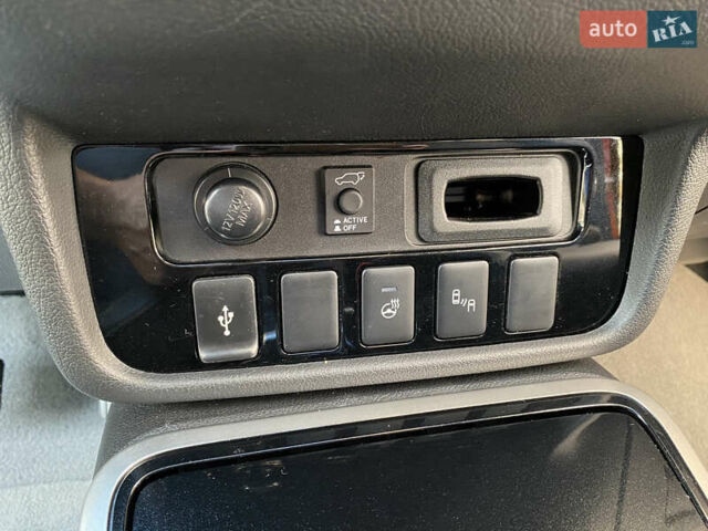 Красный Мицубиси Аутлендер, объемом двигателя 3 л и пробегом 106 тыс. км за 20700 $, фото 46 на Automoto.ua