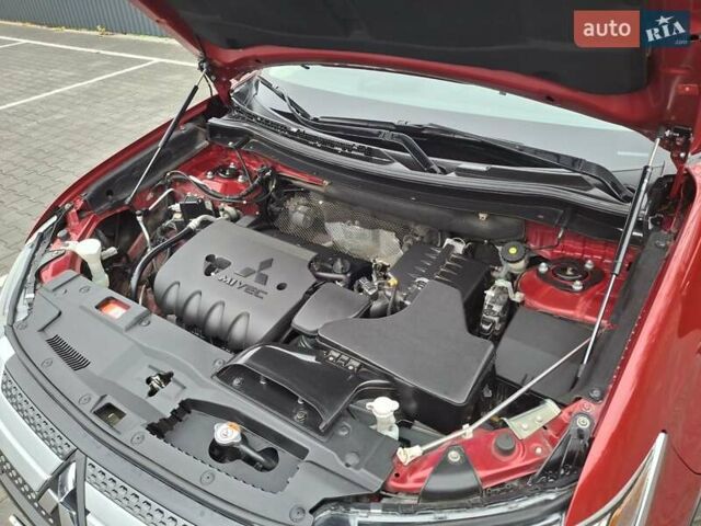 Красный Мицубиси Аутлендер, объемом двигателя 2.36 л и пробегом 110 тыс. км за 19000 $, фото 4 на Automoto.ua