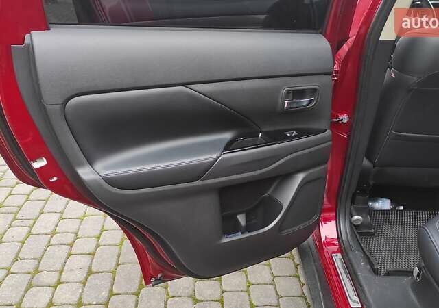 Червоний Міцубісі Аутлендер, об'ємом двигуна 3 л та пробігом 127 тис. км за 28500 $, фото 14 на Automoto.ua