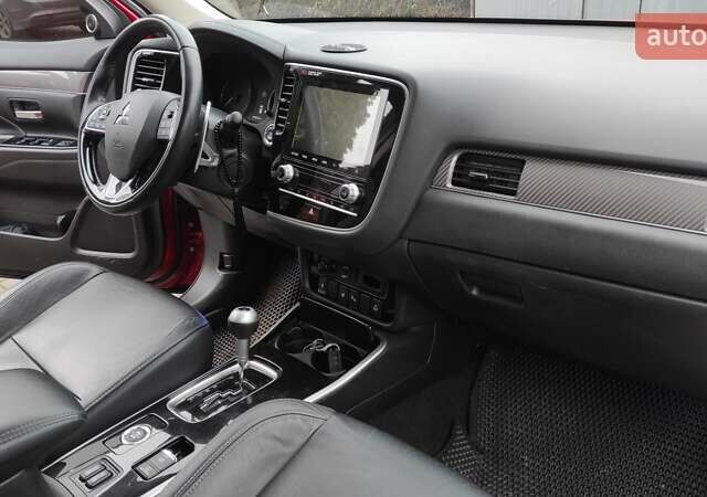 Червоний Міцубісі Аутлендер, об'ємом двигуна 3 л та пробігом 127 тис. км за 28500 $, фото 11 на Automoto.ua