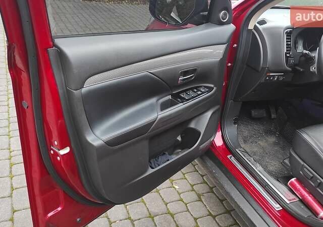 Червоний Міцубісі Аутлендер, об'ємом двигуна 3 л та пробігом 127 тис. км за 28500 $, фото 15 на Automoto.ua