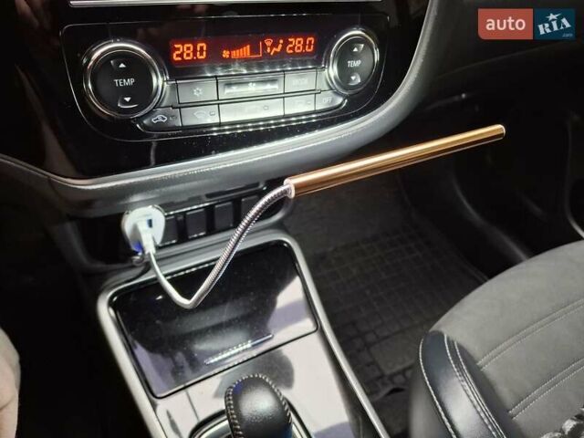 Красный Мицубиси Аутлендер, объемом двигателя 2.36 л и пробегом 110 тыс. км за 19000 $, фото 37 на Automoto.ua