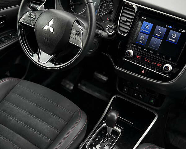 Червоний Міцубісі Аутлендер, об'ємом двигуна 3 л та пробігом 69 тис. км за 19000 $, фото 20 на Automoto.ua