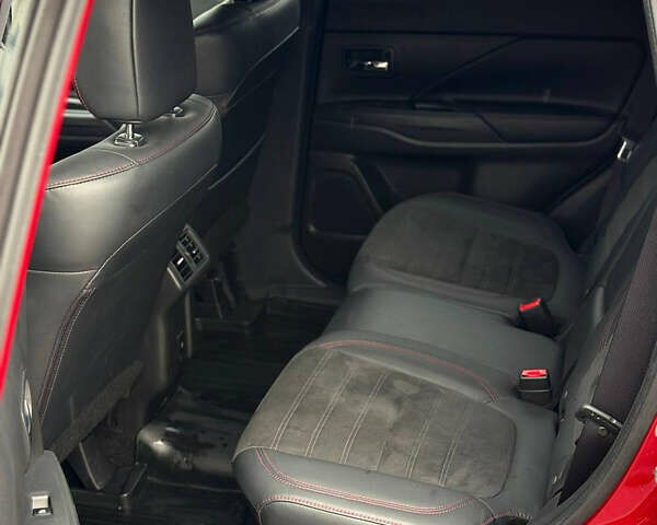 Червоний Міцубісі Аутлендер, об'ємом двигуна 3 л та пробігом 69 тис. км за 19000 $, фото 18 на Automoto.ua