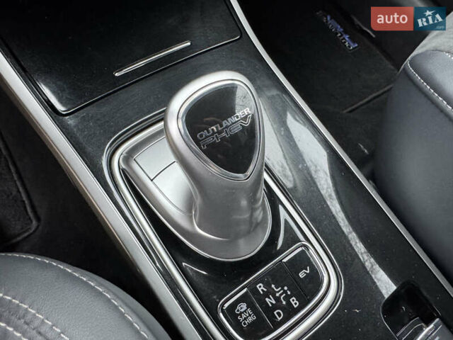 Красный Мицубиси Аутлендер, объемом двигателя 2.36 л и пробегом 65 тыс. км за 23800 $, фото 23 на Automoto.ua