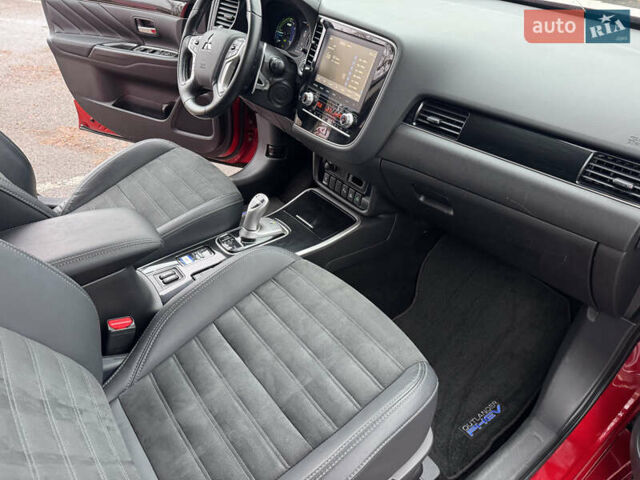 Красный Мицубиси Аутлендер, объемом двигателя 2.36 л и пробегом 65 тыс. км за 23800 $, фото 20 на Automoto.ua