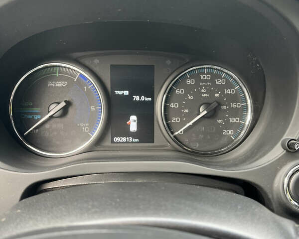 Красный Мицубиси Аутлендер, объемом двигателя 2.36 л и пробегом 94 тыс. км за 26000 $, фото 11 на Automoto.ua