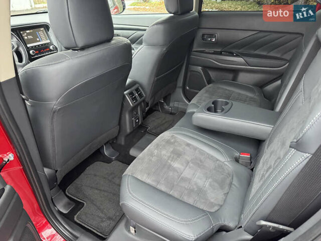 Красный Мицубиси Аутлендер, объемом двигателя 2.36 л и пробегом 65 тыс. км за 23800 $, фото 16 на Automoto.ua