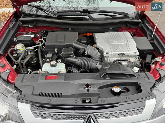 Красный Мицубиси Аутлендер, объемом двигателя 2.36 л и пробегом 65 тыс. км за 23800 $, фото 25 на Automoto.ua