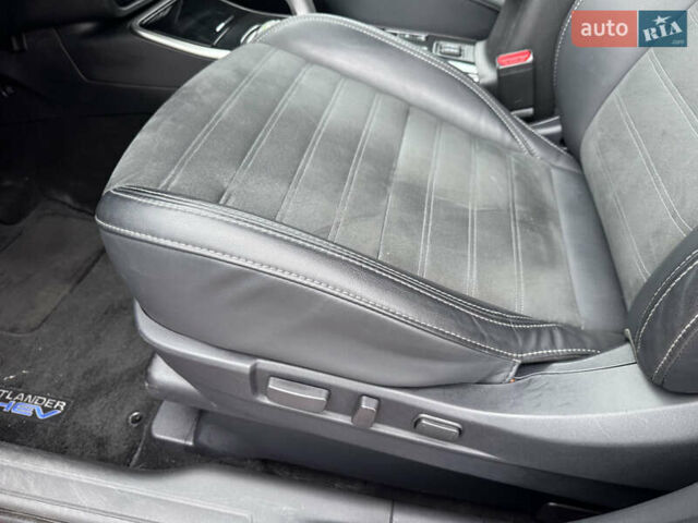 Красный Мицубиси Аутлендер, объемом двигателя 2.36 л и пробегом 65 тыс. км за 23800 $, фото 11 на Automoto.ua