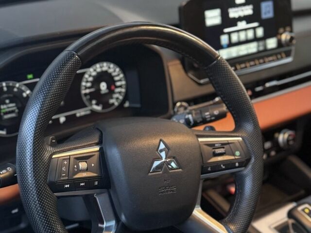 Красный Мицубиси Аутлендер, объемом двигателя 2.5 л и пробегом 55 тыс. км за 31100 $, фото 3 на Automoto.ua