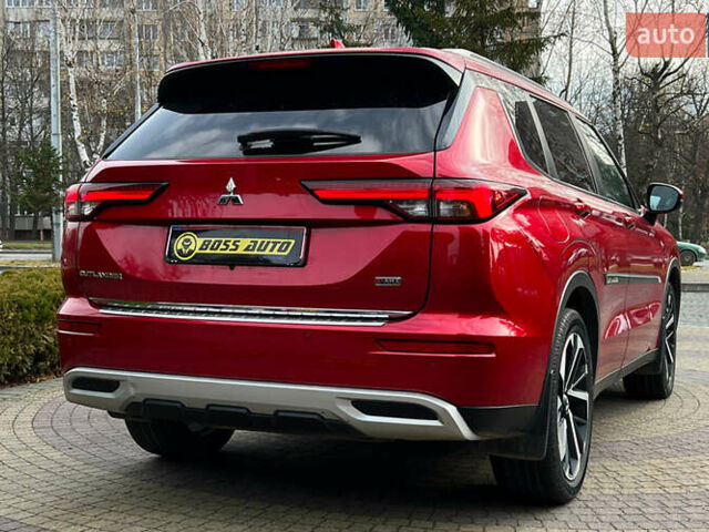 Красный Мицубиси Аутлендер, объемом двигателя 2.49 л и пробегом 121 тыс. км за 27300 $, фото 6 на Automoto.ua