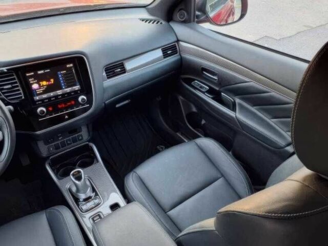 Червоний Міцубісі Аутлендер, об'ємом двигуна 2.4 л та пробігом 45 тис. км за 18500 $, фото 12 на Automoto.ua