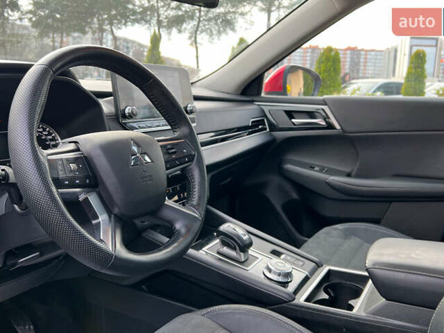 Красный Мицубиси Аутлендер, объемом двигателя 2.49 л и пробегом 121 тыс. км за 27300 $, фото 9 на Automoto.ua