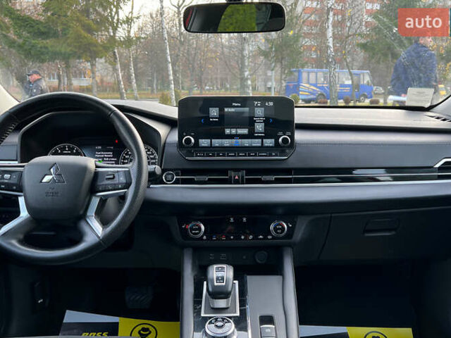 Красный Мицубиси Аутлендер, объемом двигателя 2.49 л и пробегом 121 тыс. км за 27300 $, фото 13 на Automoto.ua