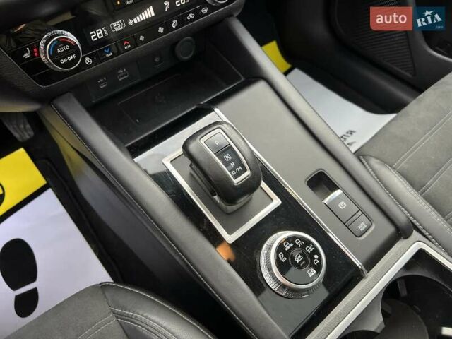 Красный Мицубиси Аутлендер, объемом двигателя 2.49 л и пробегом 121 тыс. км за 27300 $, фото 17 на Automoto.ua