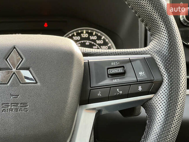 Красный Мицубиси Аутлендер, объемом двигателя 2.49 л и пробегом 121 тыс. км за 27300 $, фото 12 на Automoto.ua